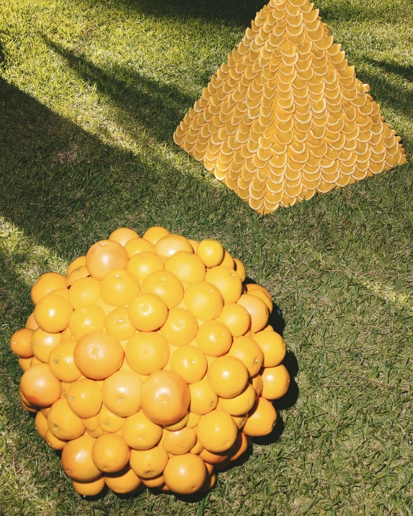 A Cinematic Sicilian Villa Wedding Framed by Modern Florals and Fruit Art