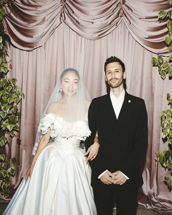 A Cinematic Sicilian Villa Wedding Framed by Modern Florals and Fruit Art