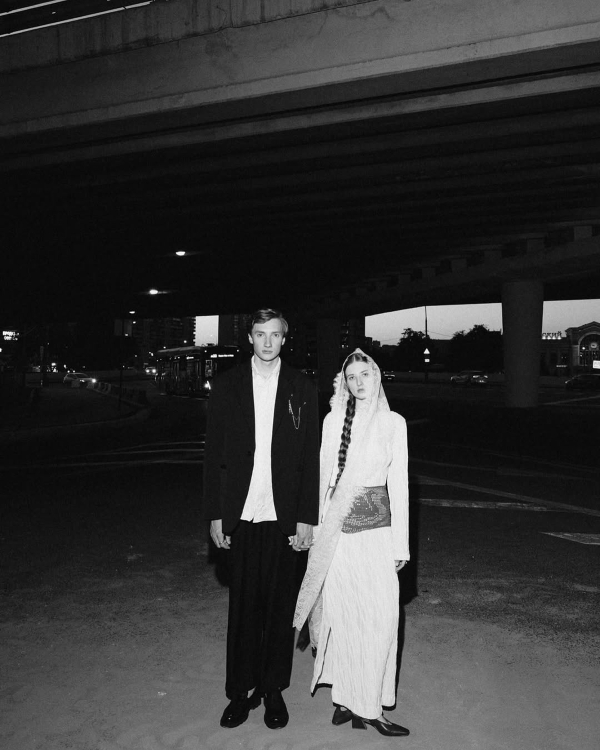 10 Photographer-Backed Wedding Portrait Pose Ideas to Save to Your Mood Board