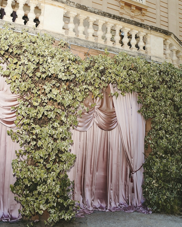 A Cinematic Sicilian Villa Wedding Framed by Modern Florals and Fruit Art