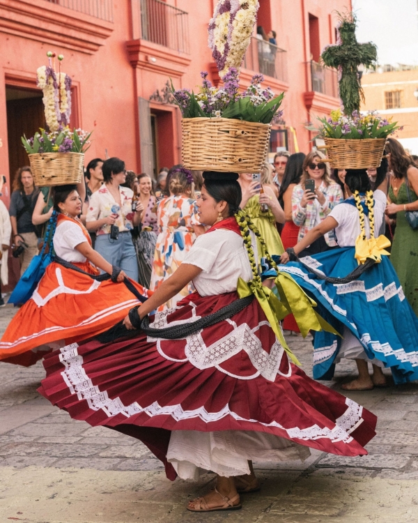 Inside Alix Traeger & Zoya Biglary’s Vibrant Wedding in Oaxaca, Mexico