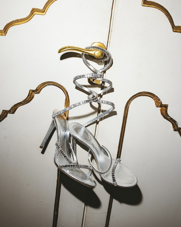 A Cinematic Sicilian Villa Wedding Framed by Modern Florals and Fruit Art