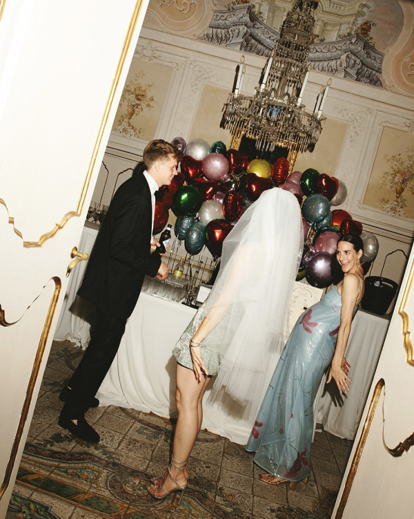 A Cinematic Wedding with Sculptural Installations & a Vibrant Palette in Sicily