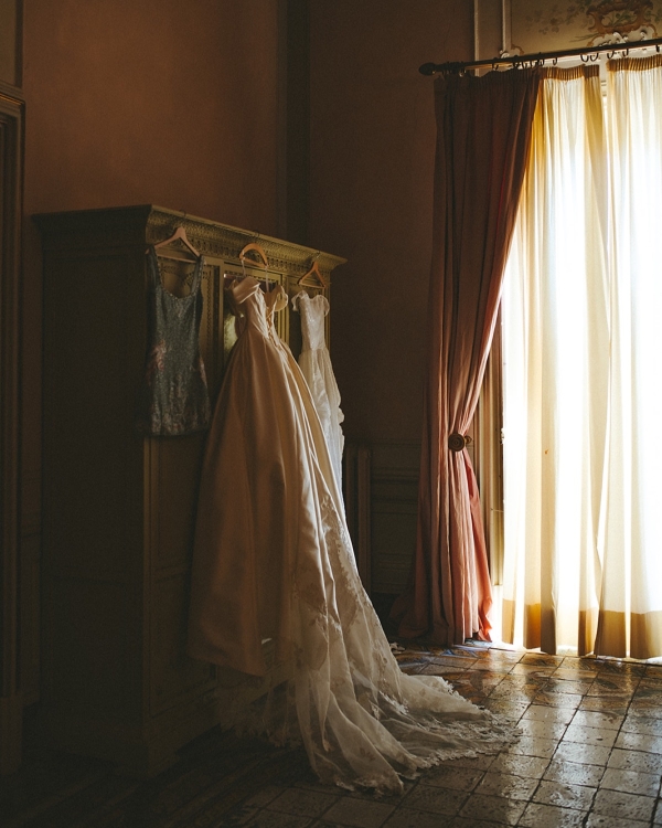 A Cinematic Wedding with Sculptural Installations & a Vibrant Palette in Sicily