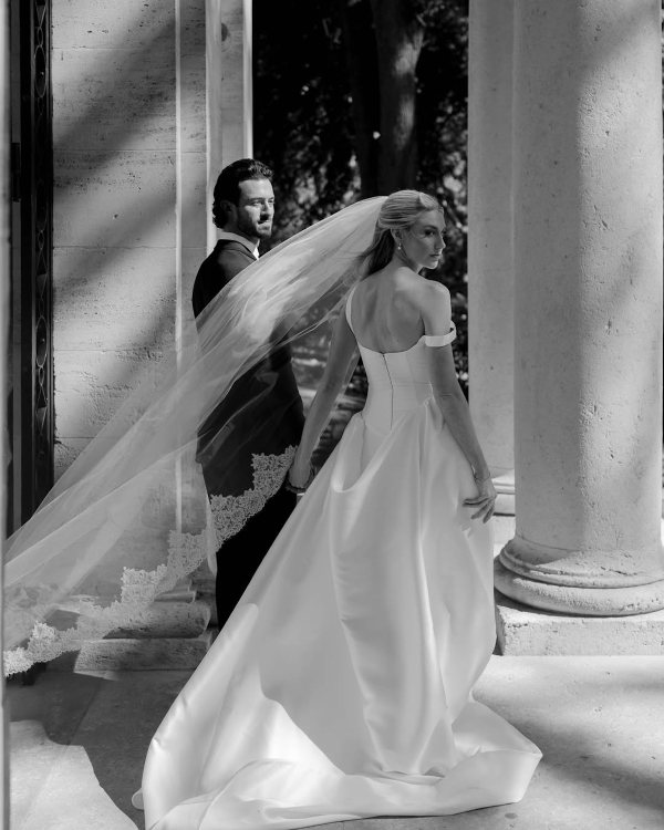 10 Photographer-Backed Wedding Portrait Pose Ideas to Save to Your Mood Board