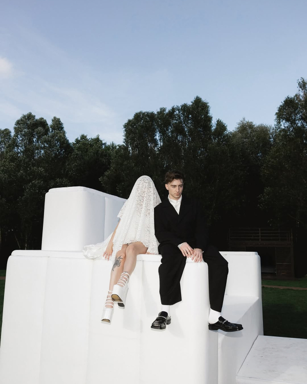 10 Photographer-Backed Wedding Portrait Pose Ideas to Save to Your Mood Board