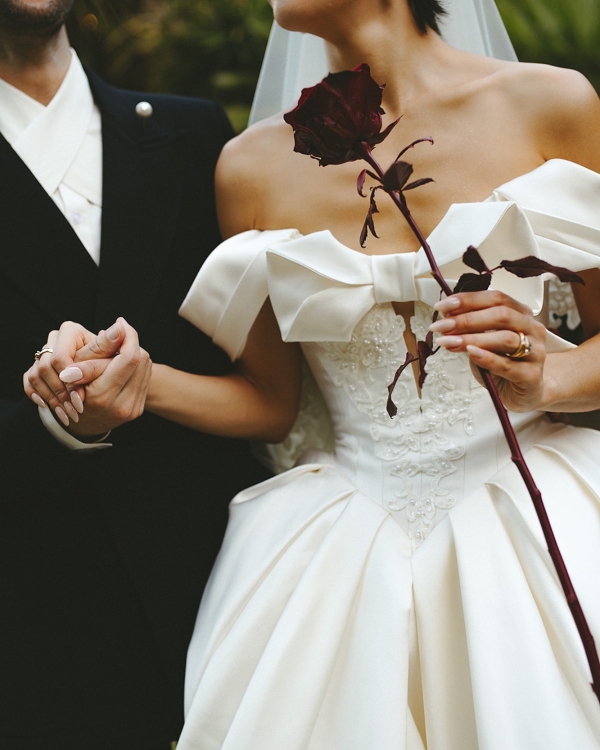A Cinematic Wedding with Sculptural Installations & a Vibrant Palette in Sicily