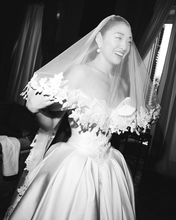 A Cinematic Sicilian Villa Wedding Framed by Modern Florals and Fruit Art