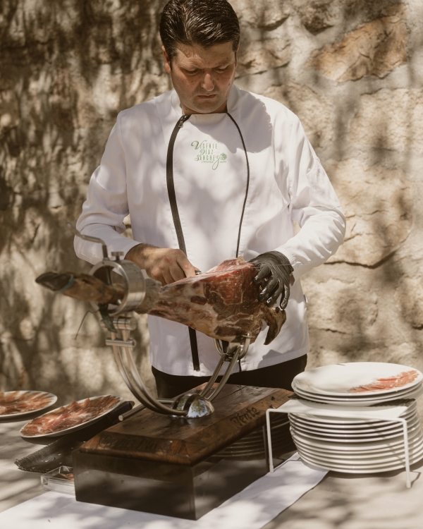 A Playful & Artistic Rural Wedding in the Countryside of Madrid