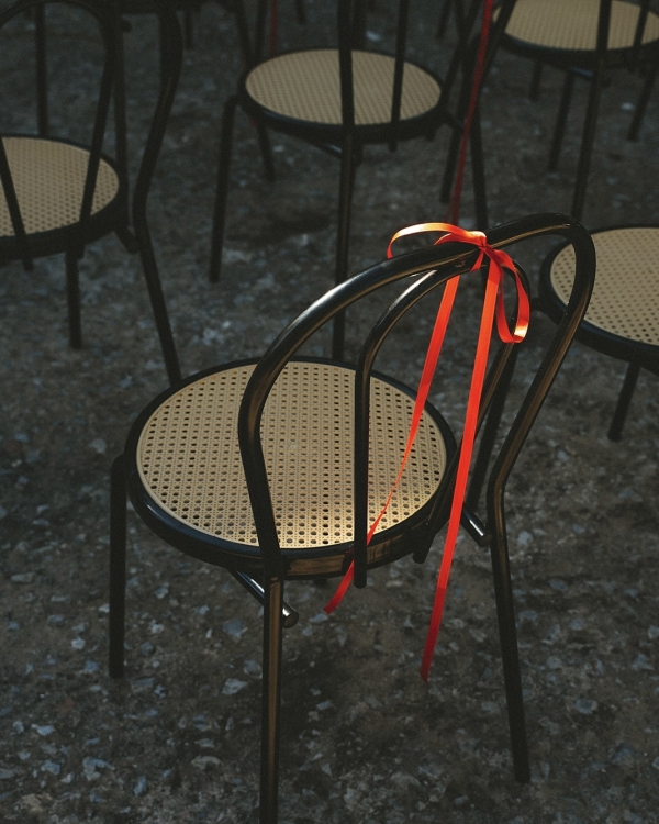 A Cinematic Sicilian Villa Wedding Framed by Modern Florals and Fruit Art