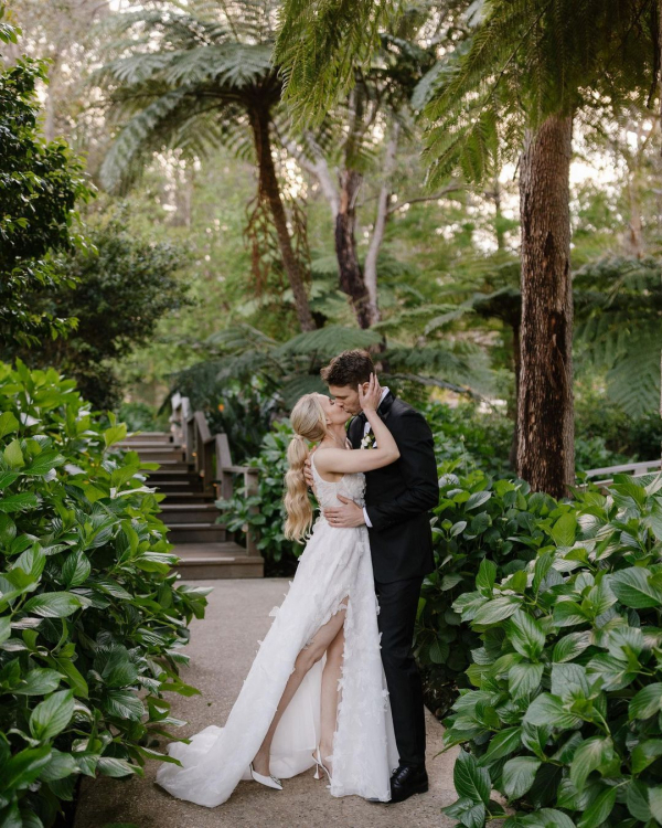 How to Look Your Best in Wedding Photos?