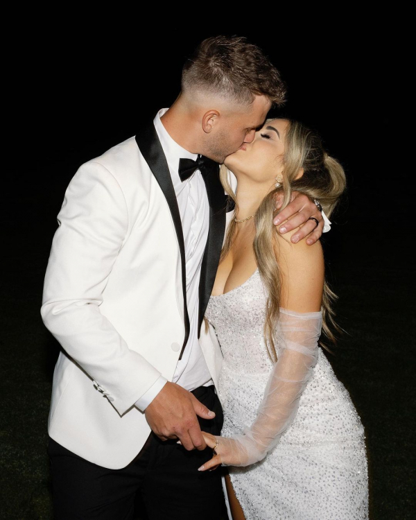 How to Look Your Best in Wedding Photos?