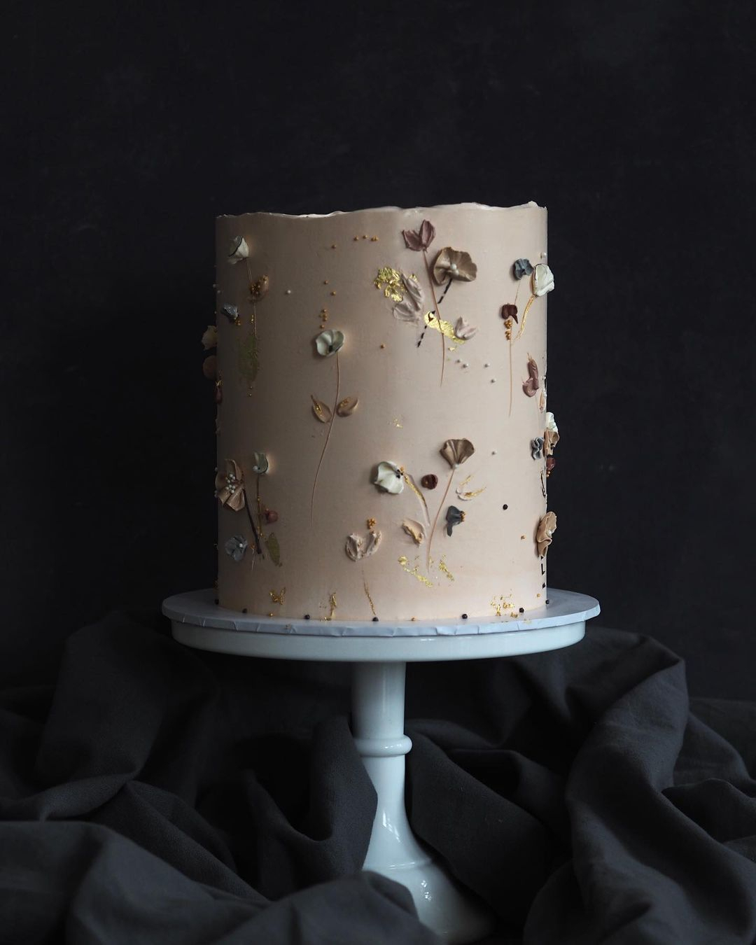FEMALE MODERN BIRTHDAY CAKE | THE CRVAERY CAKES