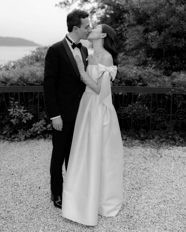 How to Feel Confident at the Wedding Photoshoot | Tips for Camera Shy Couples