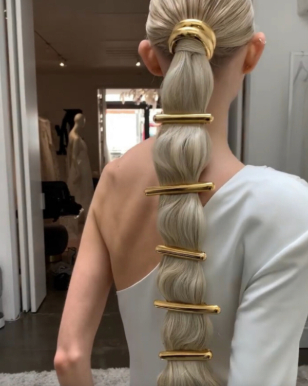 30 Chic Hairstyles for Brides with Long Hair