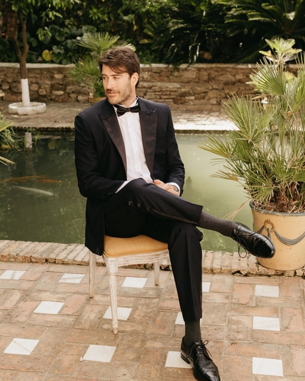 Pros and Cons of Allowing Plus-Ones at Your Wedding