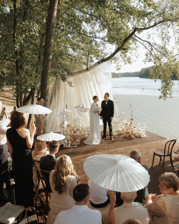 10 Meaningful Ways to Honor Lost Loved Ones at Your Wedding