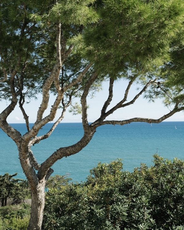 A Chic & Colorful Multi-Day Seaside Celebration in Spain