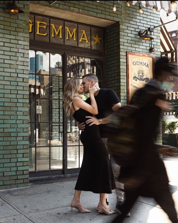 35 Engagement Photoshoot Ideas for Unforgettable Photos