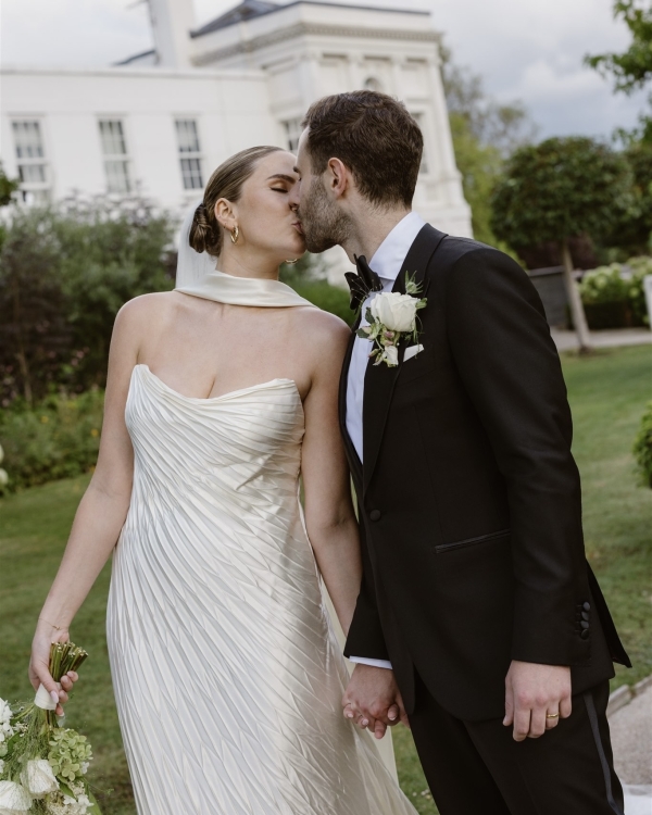 A Romantic Wedding at a Timeless English Countryside Estate