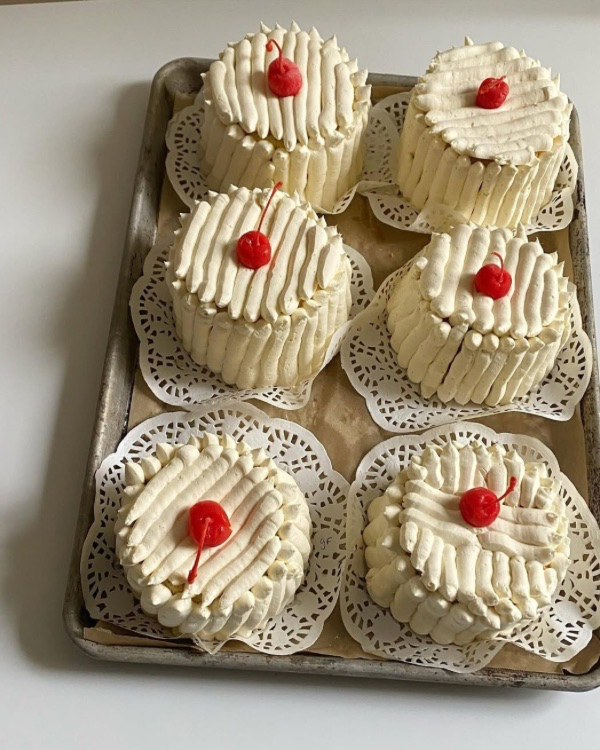 35 Chic Ideas to Elevate Your Wedding Dessert Tables