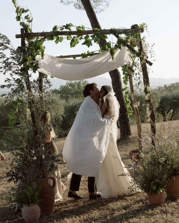 A Joyful Celebration in the Golden Rolling Hills of Tuscany