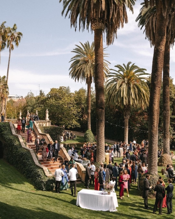 Pros and Cons of Allowing Plus-Ones at Your Wedding