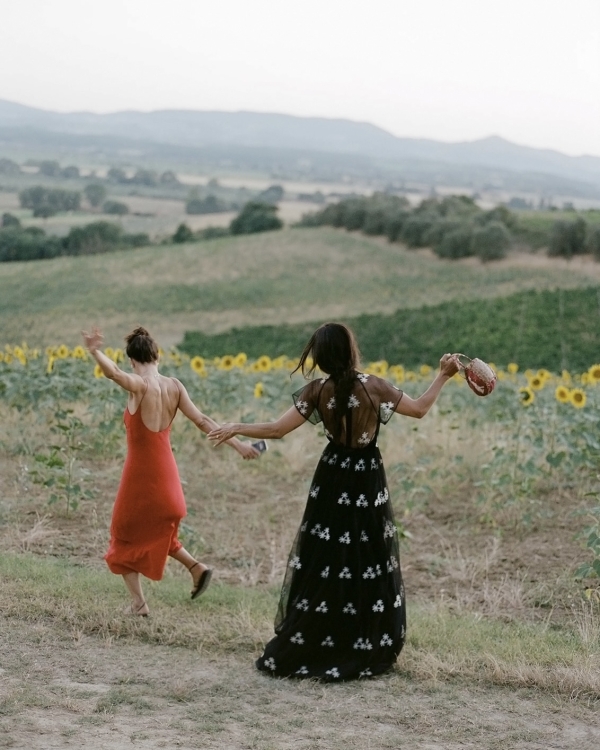 A Joyful Celebration in the Golden Rolling Hills of Tuscany