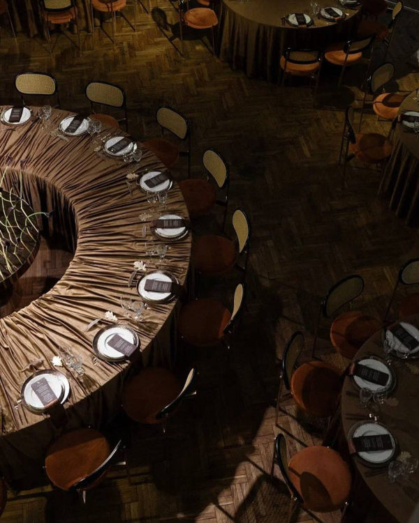 Pros and Cons of Allowing Plus-Ones at Your Wedding