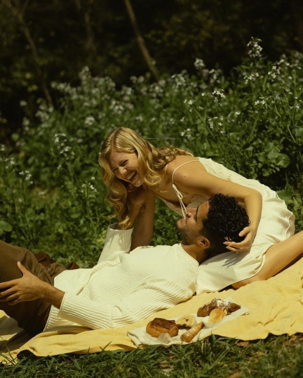 35 Engagement Photoshoot Ideas for Unforgettable Photos