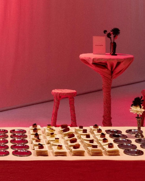 35 Chic Ideas to Elevate Your Wedding Dessert Tables