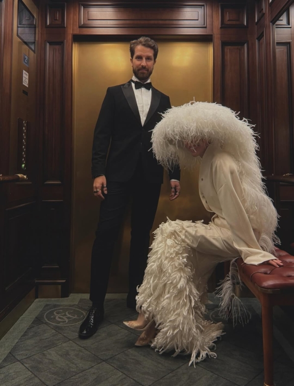 40 Unique Portraits Ideas for the Bride and Groom