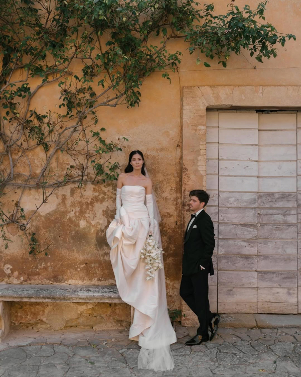 40 Unique Portraits Ideas for the Bride and Groom