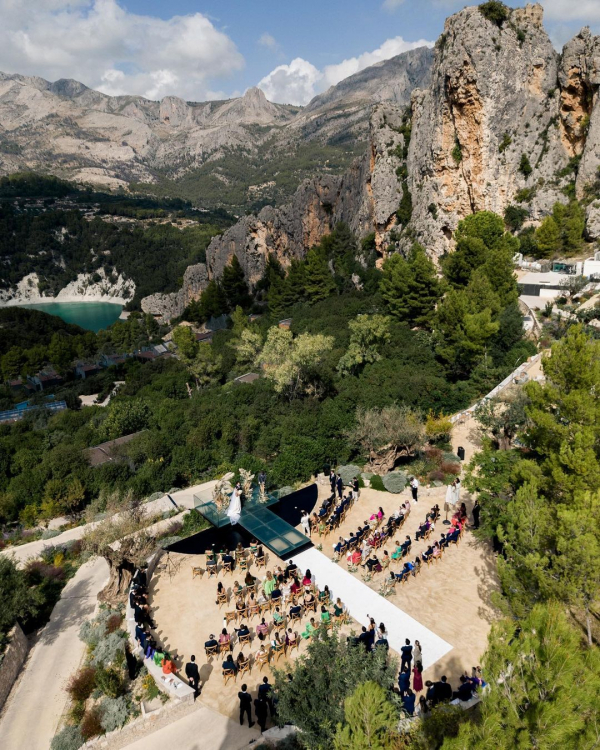 How to Make your Guests Follow the Wedding Dress Code