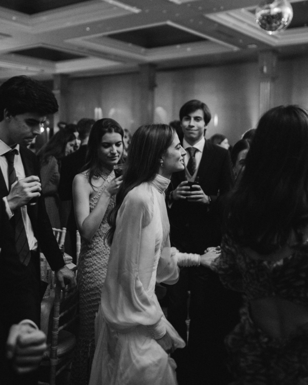 Wedding Gift Etiquette | Present Protocol for Guests | Giving Etiquette, Rules for Destination Weddings