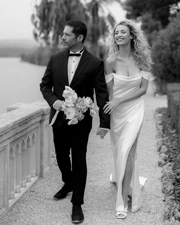 How to Feel Confident at the Wedding Photoshoot | Tips for Camera Shy Couples