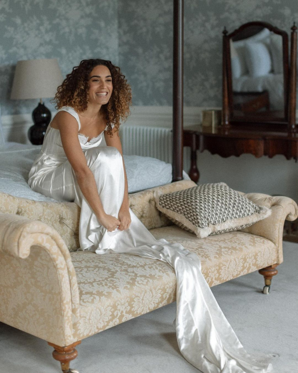 How to Feel Confident at the Wedding Photoshoot | Tips for Camera Shy Couples