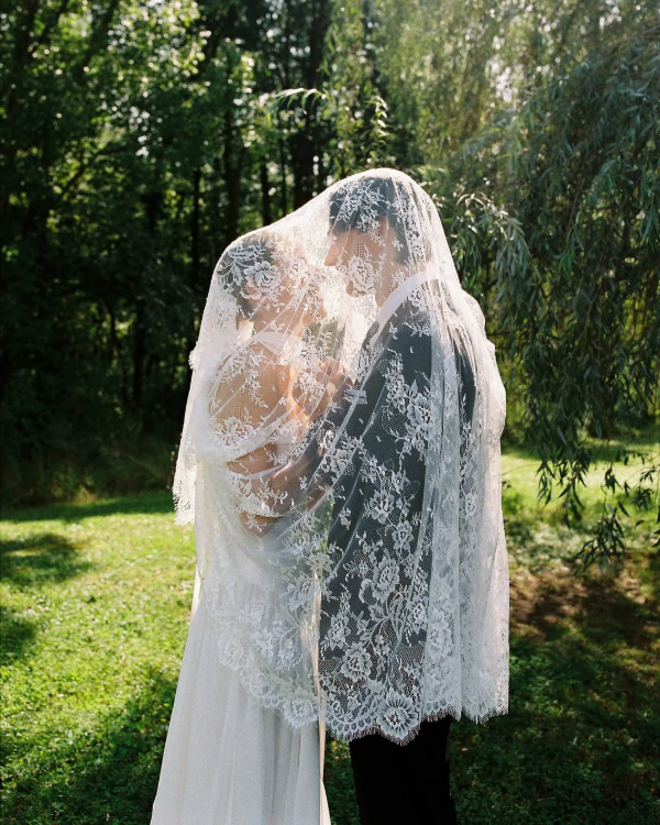 The Pros & Cons of a First Look