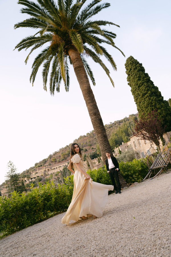 Photographers Beige and Wine