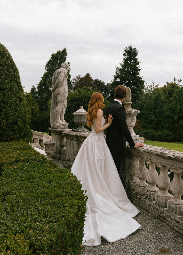 Photographers Beige and Wine