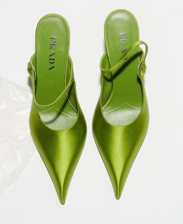 40 Colorful Shoes & Accessories to Brighten Your Bridal Look