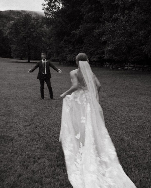 The Pros & Cons of a First Look