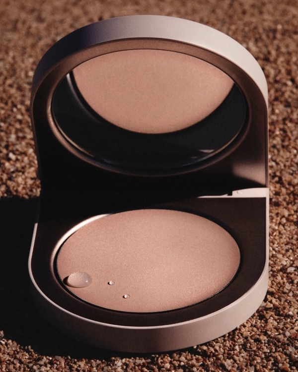 The Bridal Beauty Emergency Kit | 10 Bridal Beauty Essential: From Setting Spray to Sewing Kit