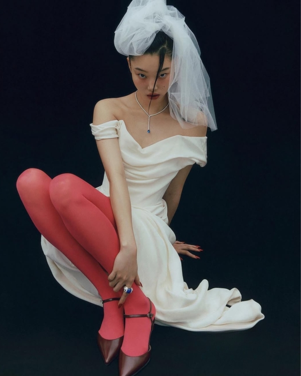 40 Colorful Shoes & Accessories to Brighten Your Bridal Look