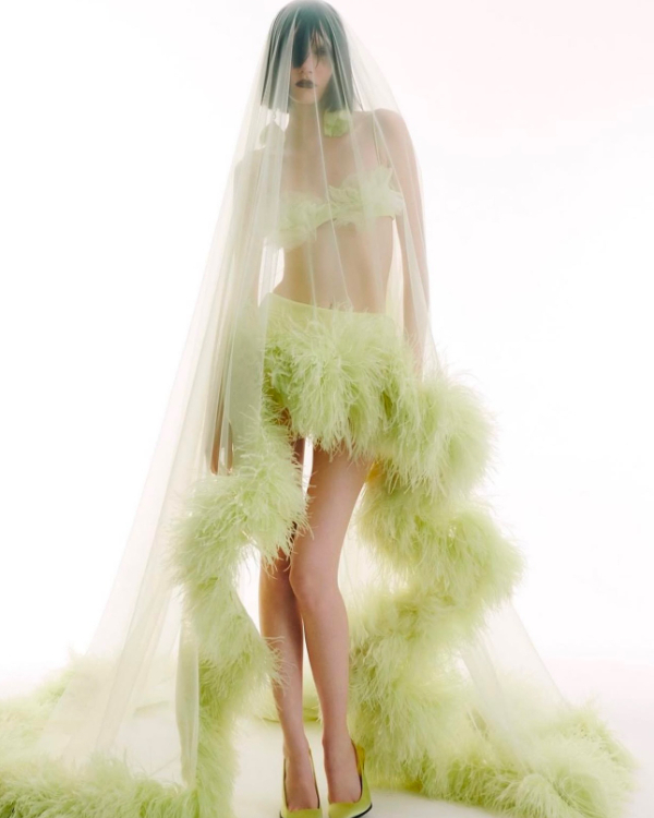 40 Colorful Shoes & Accessories to Brighten Your Bridal Look