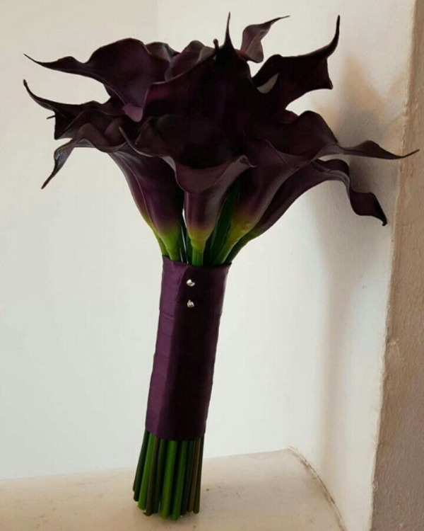 10 Flower Varieties Trending for 2025 Weddings