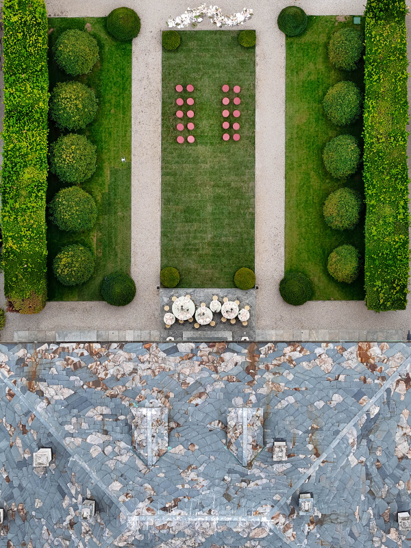 Photographers Beige and Wine