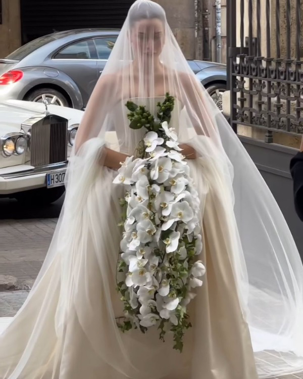 10 Flower Varieties Trending for 2025 Weddings