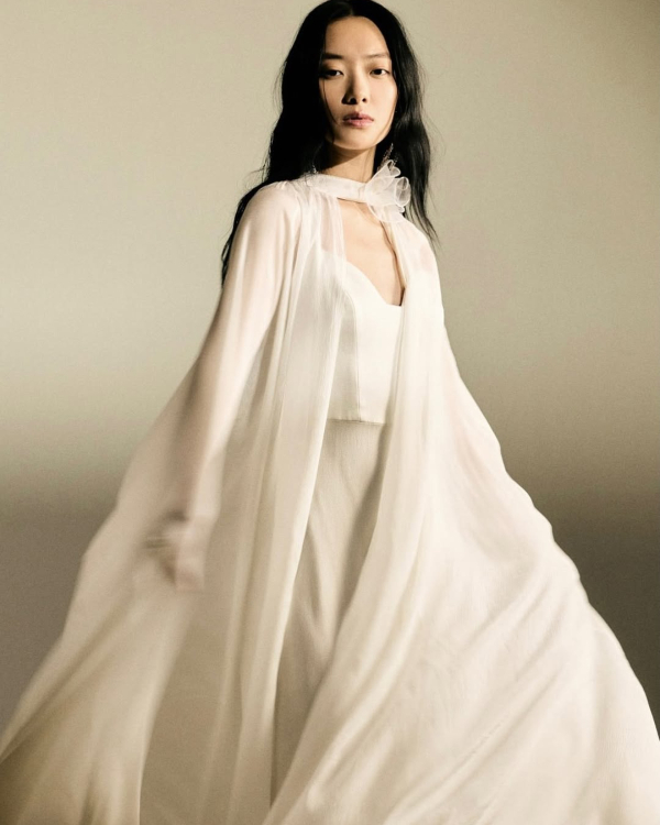 9 Chic Ways to Style Your Bridal Dress for a Winter Wedding