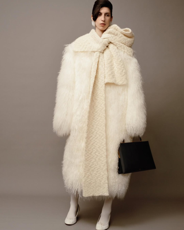 9 Chic Ways to Style Your Bridal Dress for a Winter Wedding